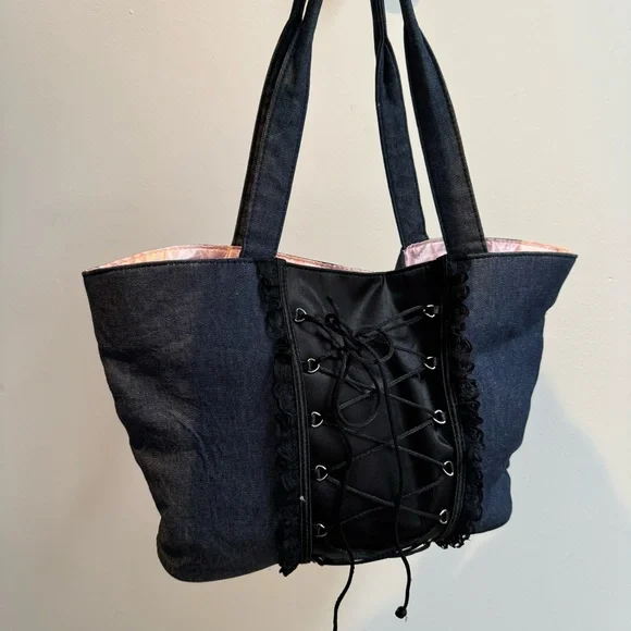 **SOLD*** Y2K Victoria’s Secret Lace Up Corset Tote - Picture 2 of 7